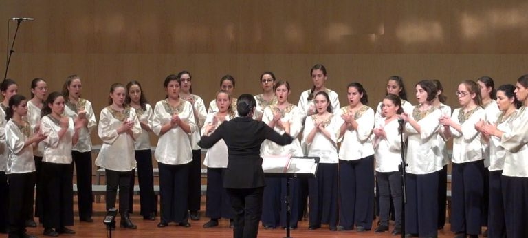 מקהלת-בת-קול-מוזיאון-תל-אביב-חתוך