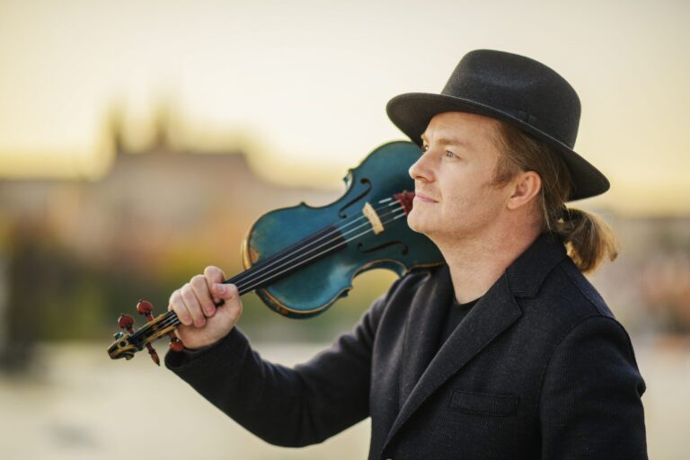 PHOTO (C) WWW.VOJTECHVLK